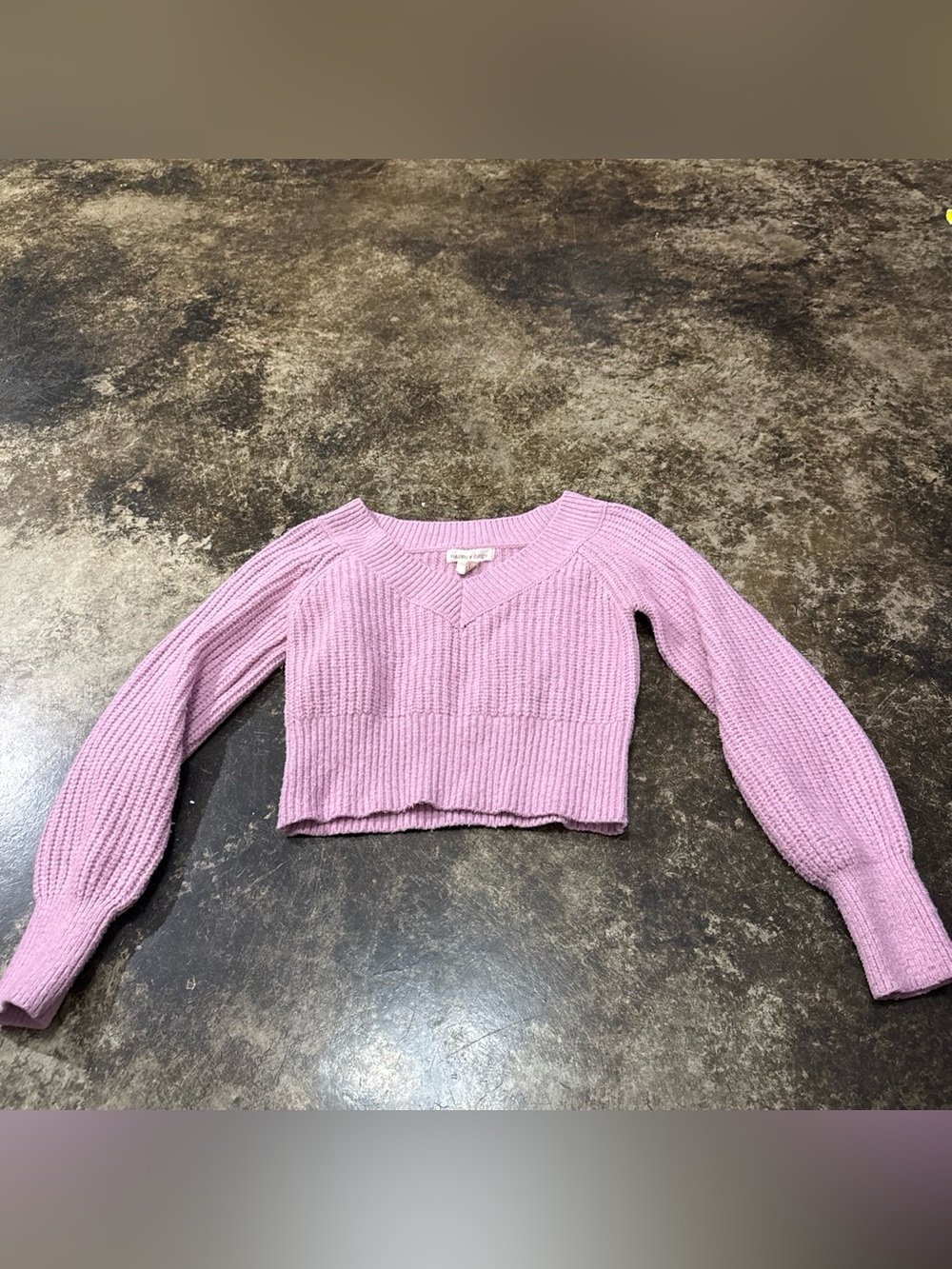 Cropped V-Neck Ribbed Sweater - Light Pink